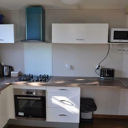 Appartamento Ti Joli Caz En Bois Saint-Gilles-les Hauts Esterno foto
