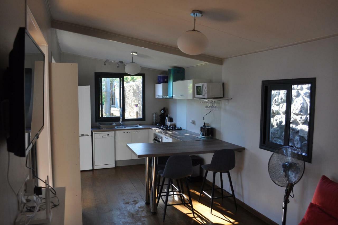 Appartamento Ti Joli Caz En Bois Saint-Gilles-les Hauts Esterno foto